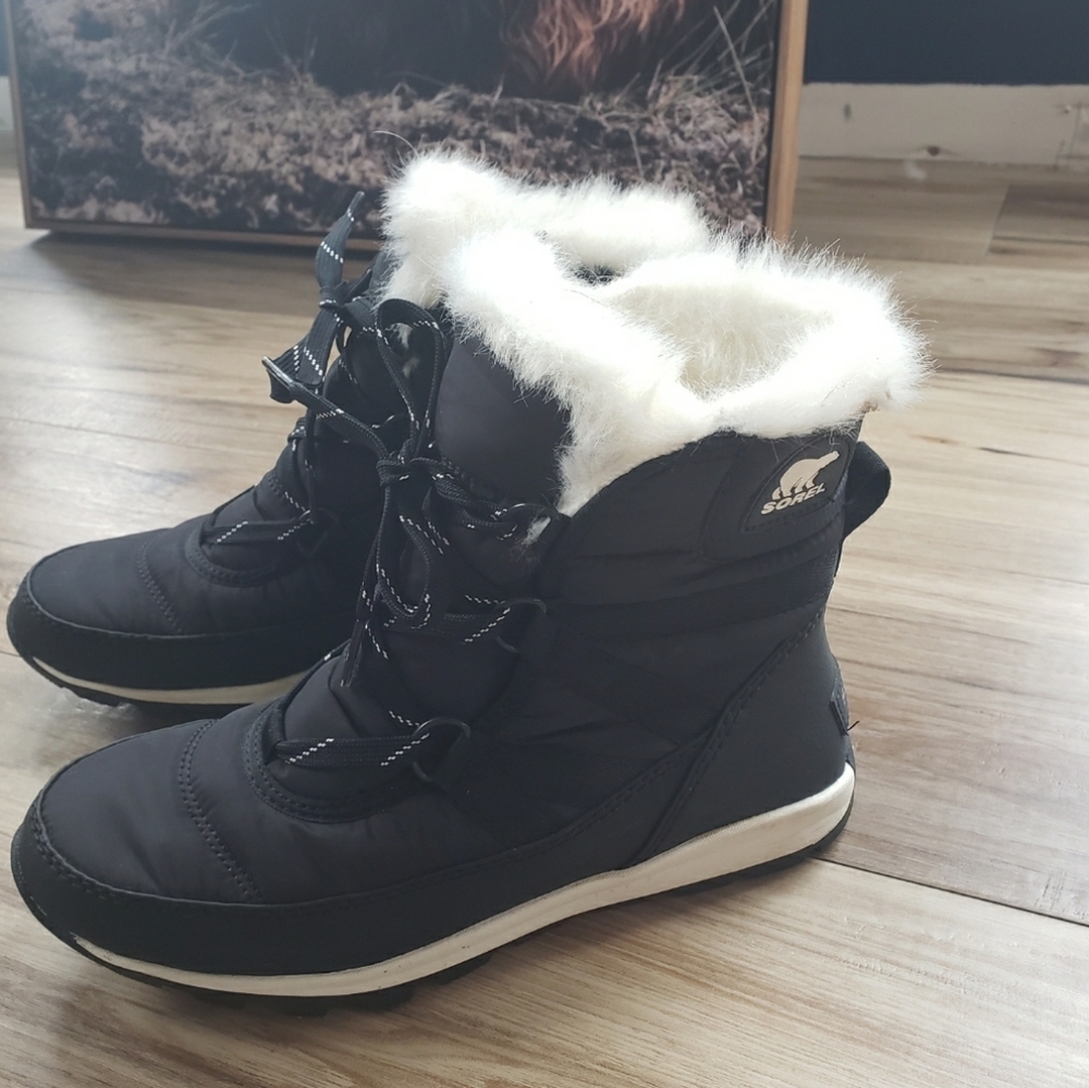 *Never worn*Sorel Whitney boot, size 6.5